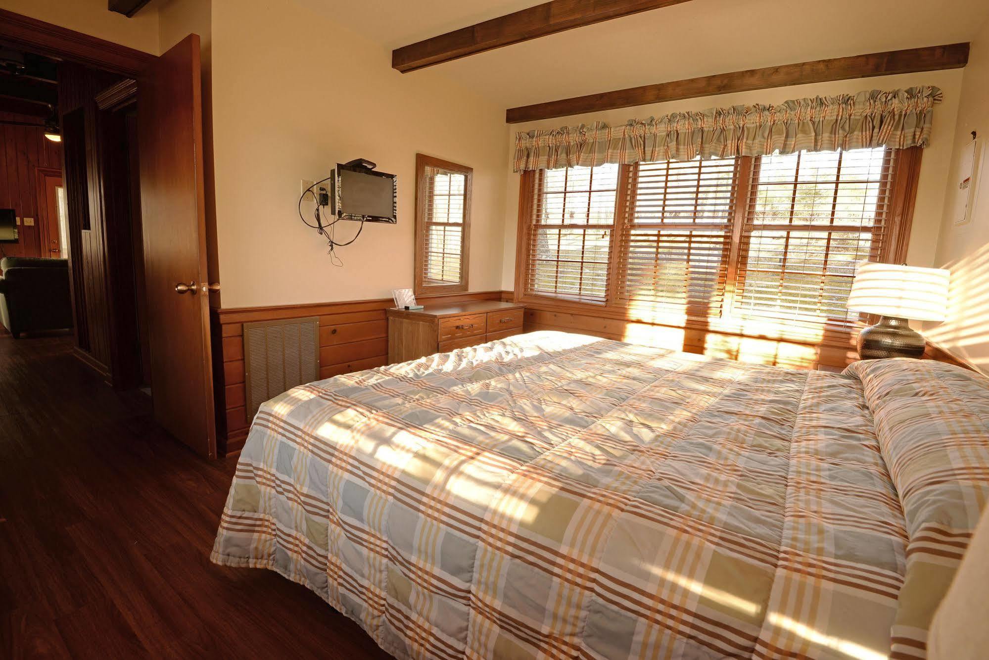 Lake Cumberland State Resort Park Jamestown Exterior foto